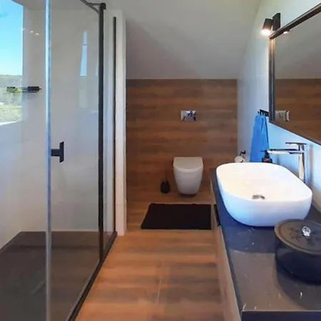 House, Sauna, Whirlpool, * מילנקו